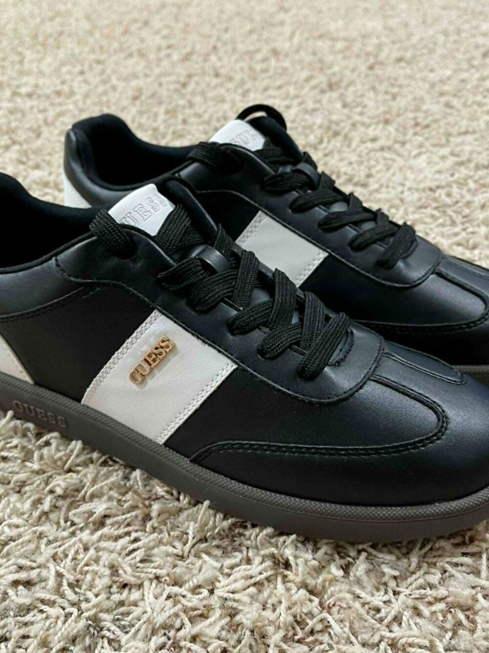 GUESS Women’s Pelara Striped Low-Top Sneakers Shoes Black, Size 11M (New)